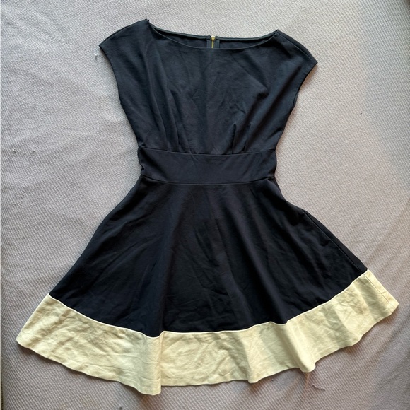 Kate Spade Vintage Fiorella navy blue and cream dress size Small- with Pockets! - Picture 3 of 9